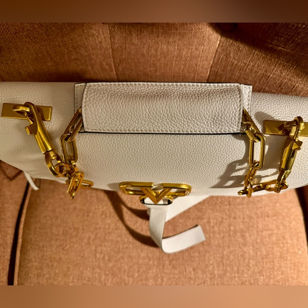 VALENTINO GARAVANI Pebbled Calfskin VRing Chain Shoulder Bag - Picture 2 of 16